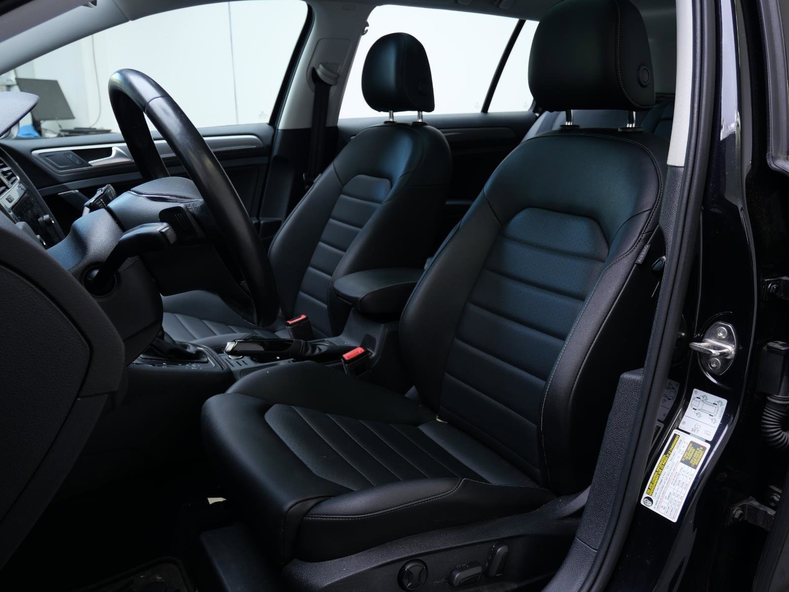 Used 2018  Volkswagen S image 10