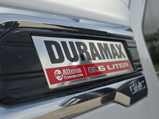 Used 2020 White GMC Denali image 9