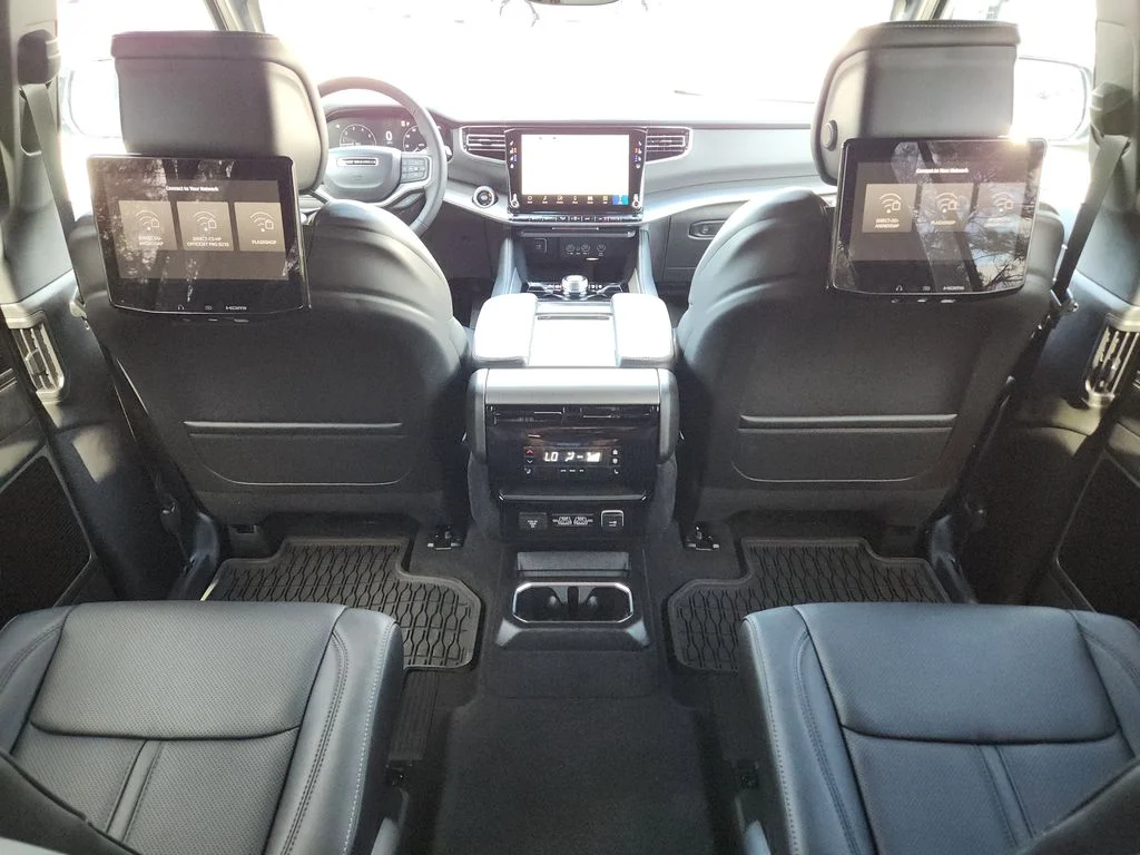 New 2026 Silver-Zynith Exterior Paint Jeep Limited Reserve image 17