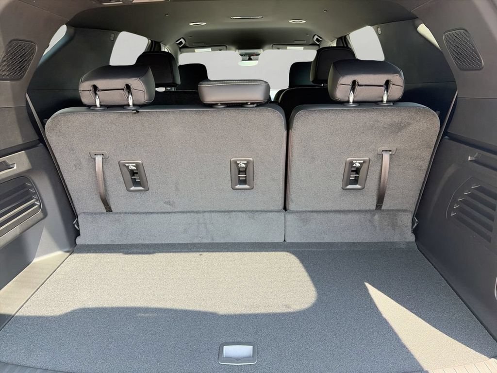 2027 Chevrolet Traverse LT - Photo 7