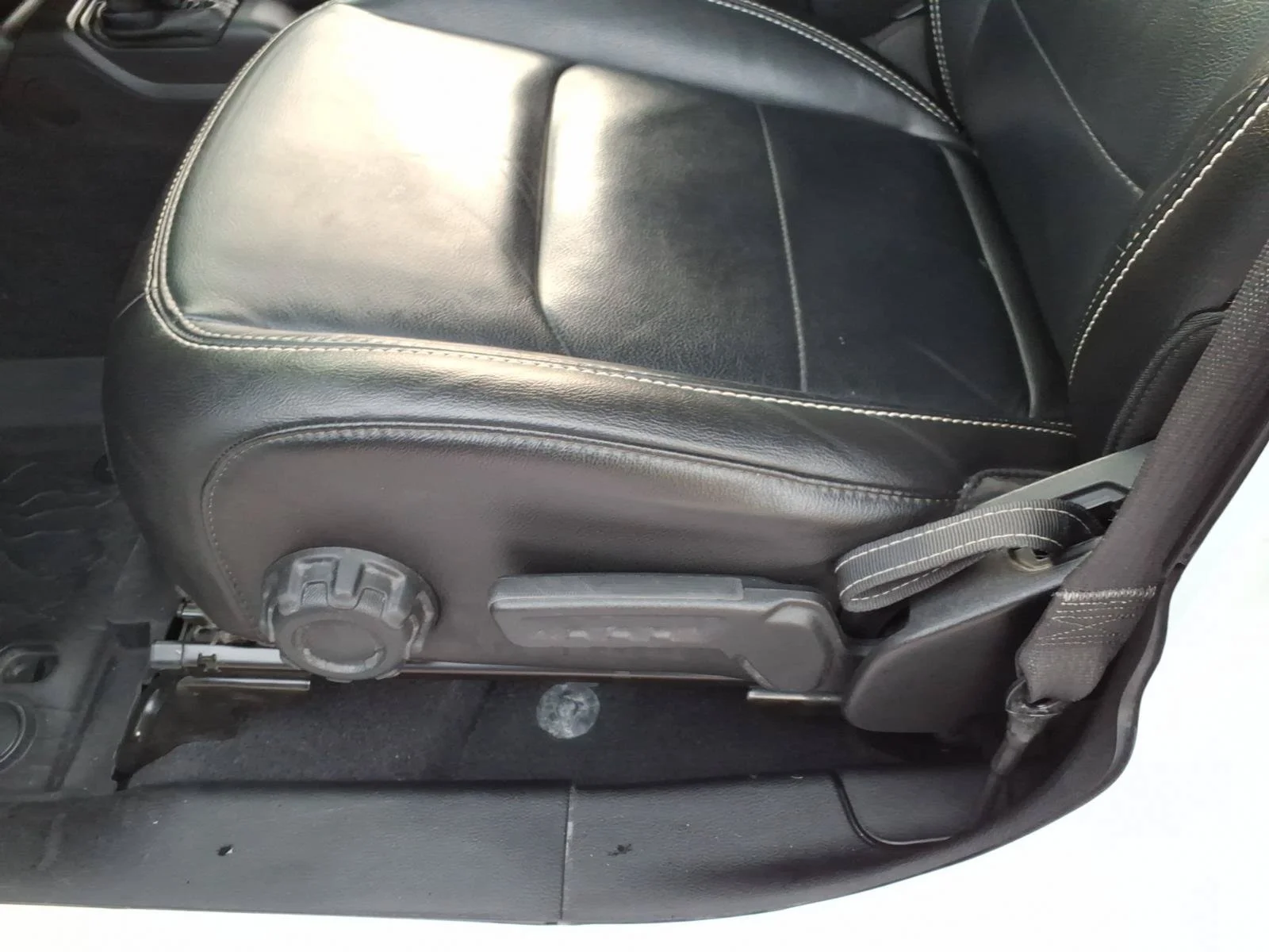 Used 2020 Bright White Clearcoat Jeep Sahara image 16