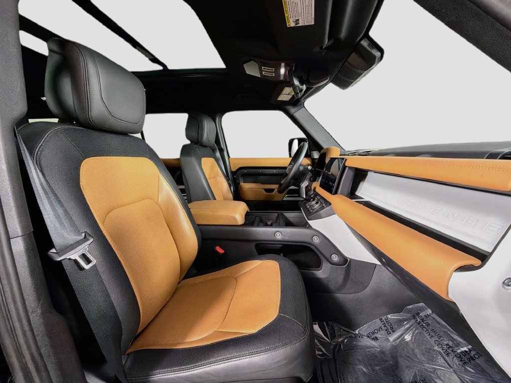 Certified Used 2024 Black Land Rover X-Dynamic SE image 30