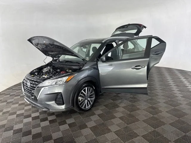 Used 2023 Gray Nissan SV image 10