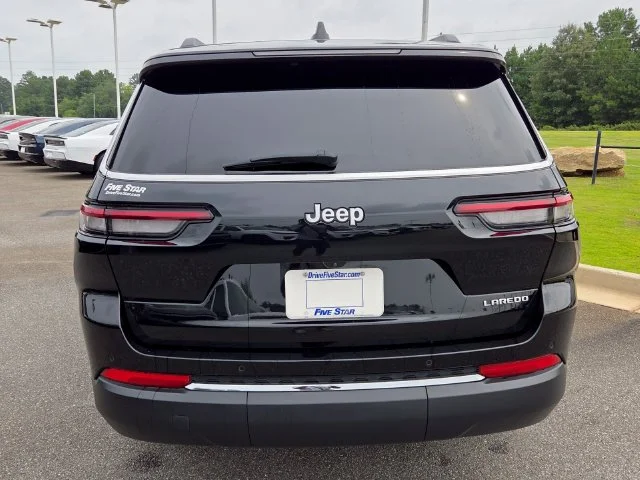 Used 2025 Black Jeep Laredo image 12