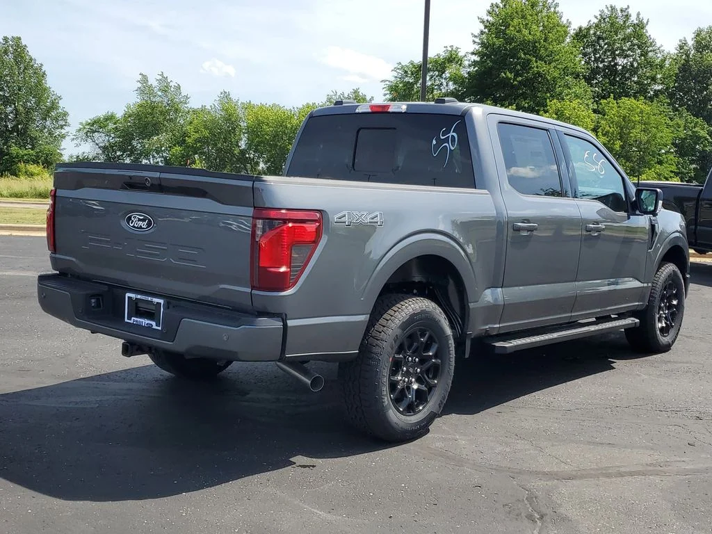New 2026 Carbonized Gray Metallic Ford XLT image 4