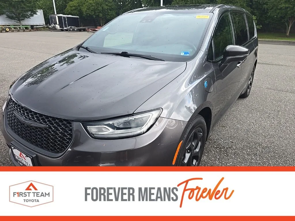 2022 Chrysler Pacifica Hybrid Limited Hybrid's photo