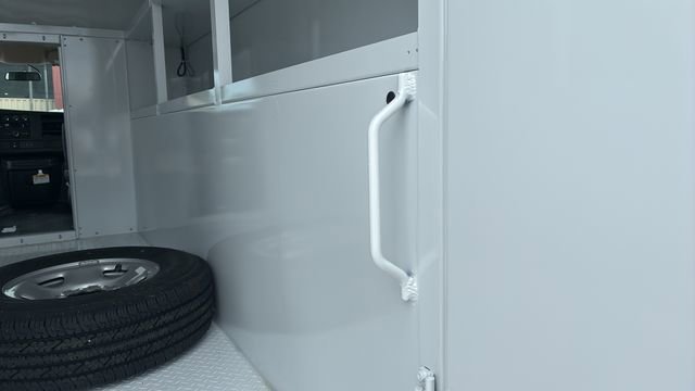 New 2025 Summit White Chevrolet 1WT image 18
