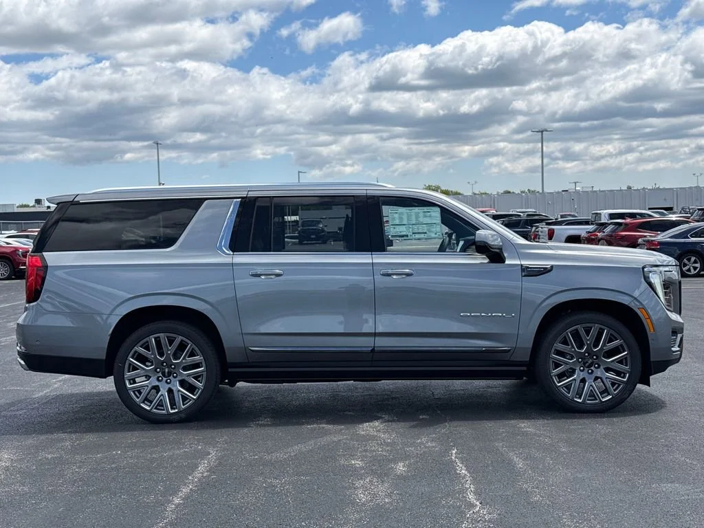 2026 GMC Yukon XL Denali Ultimate - Photo 11