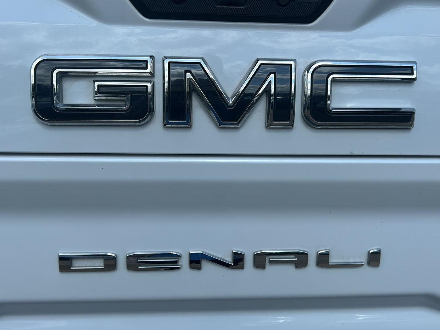 Used 2026 Glacier White Tricoat GMC Denali Ultimate image 35