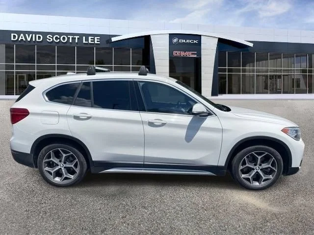 Used 2019 White BMW sDrive28i image 3