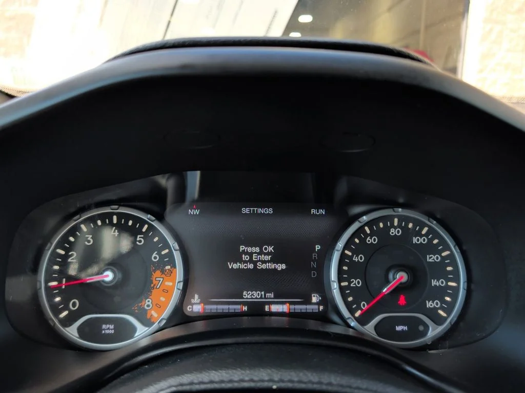 Used 2018 Gray Jeep Latitude image 17