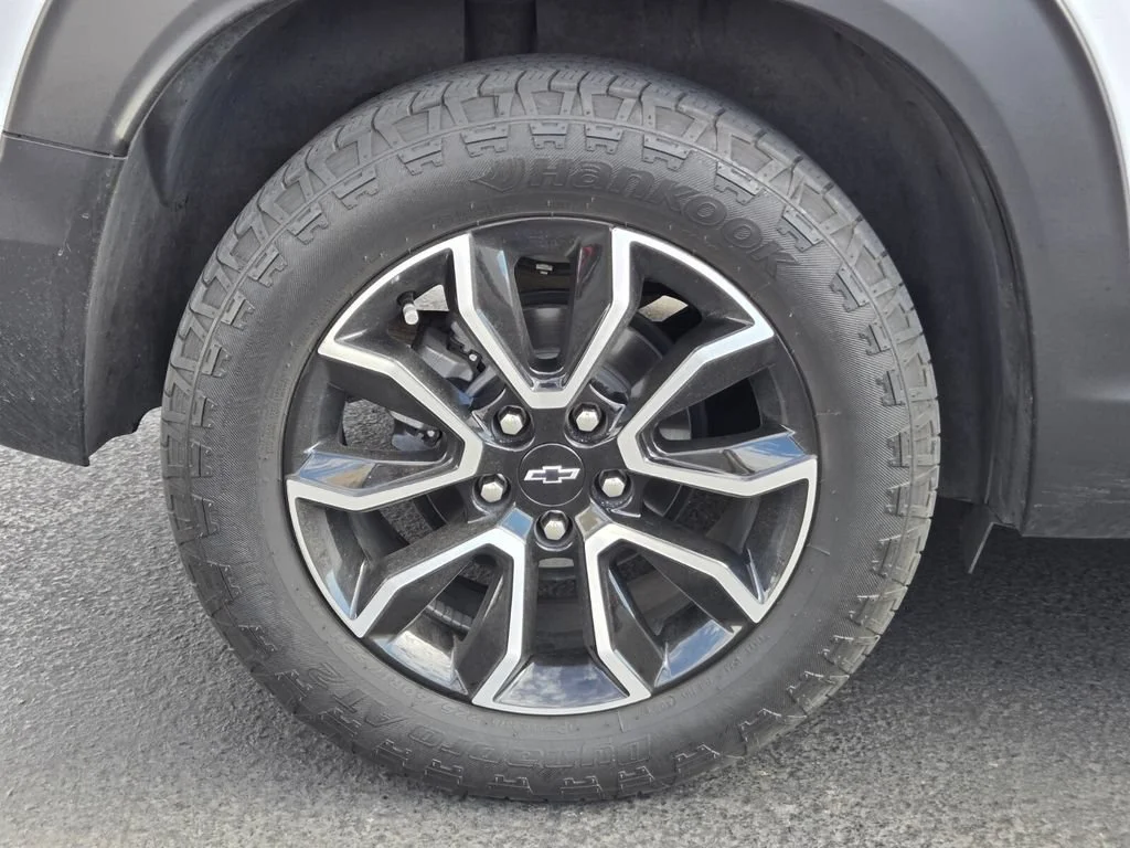 Used 2024 Summit White Chevrolet ACTIV image 3