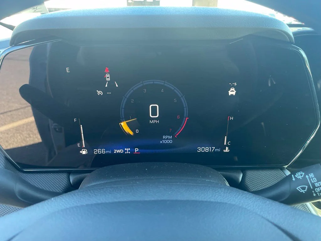 Used 2025 Summit White Chevrolet LT image 21
