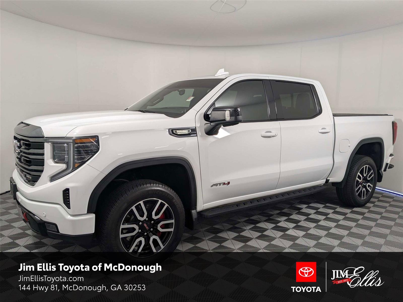 2022 GMC Sierra 4WD Crew Cab Short Box AT4's photo