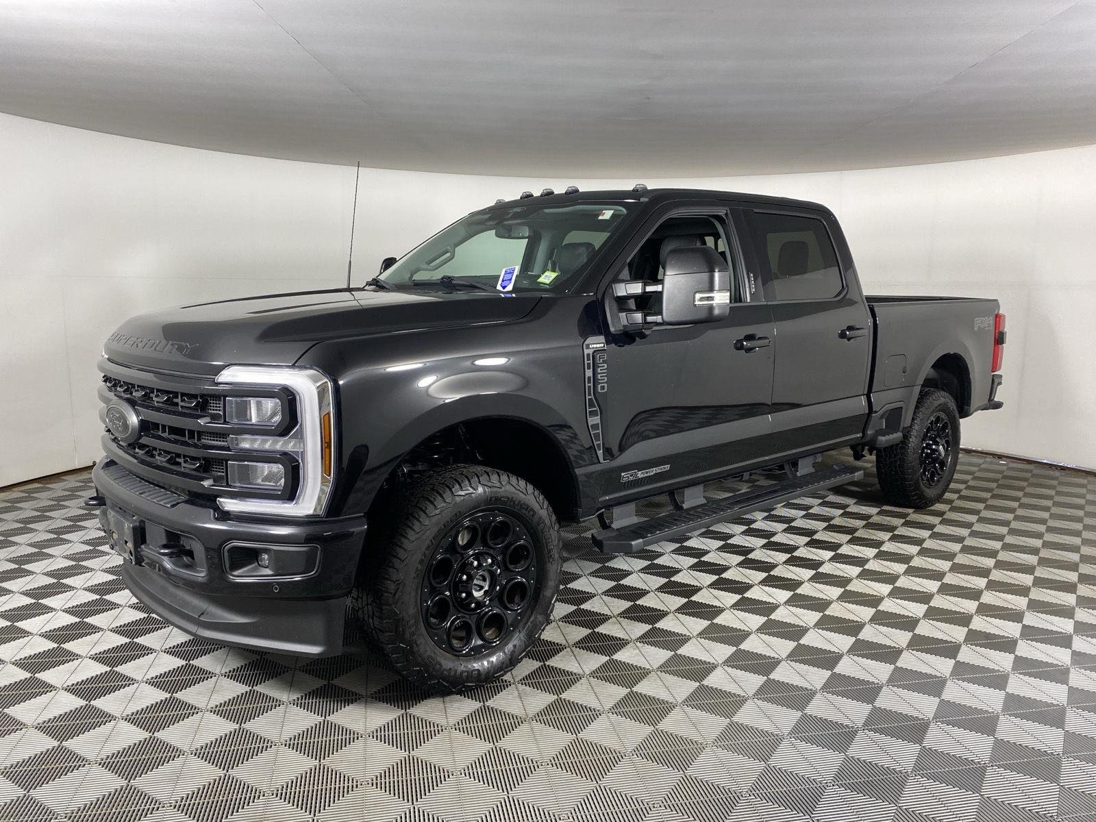 Used 2024  Ford LARIAT image 6