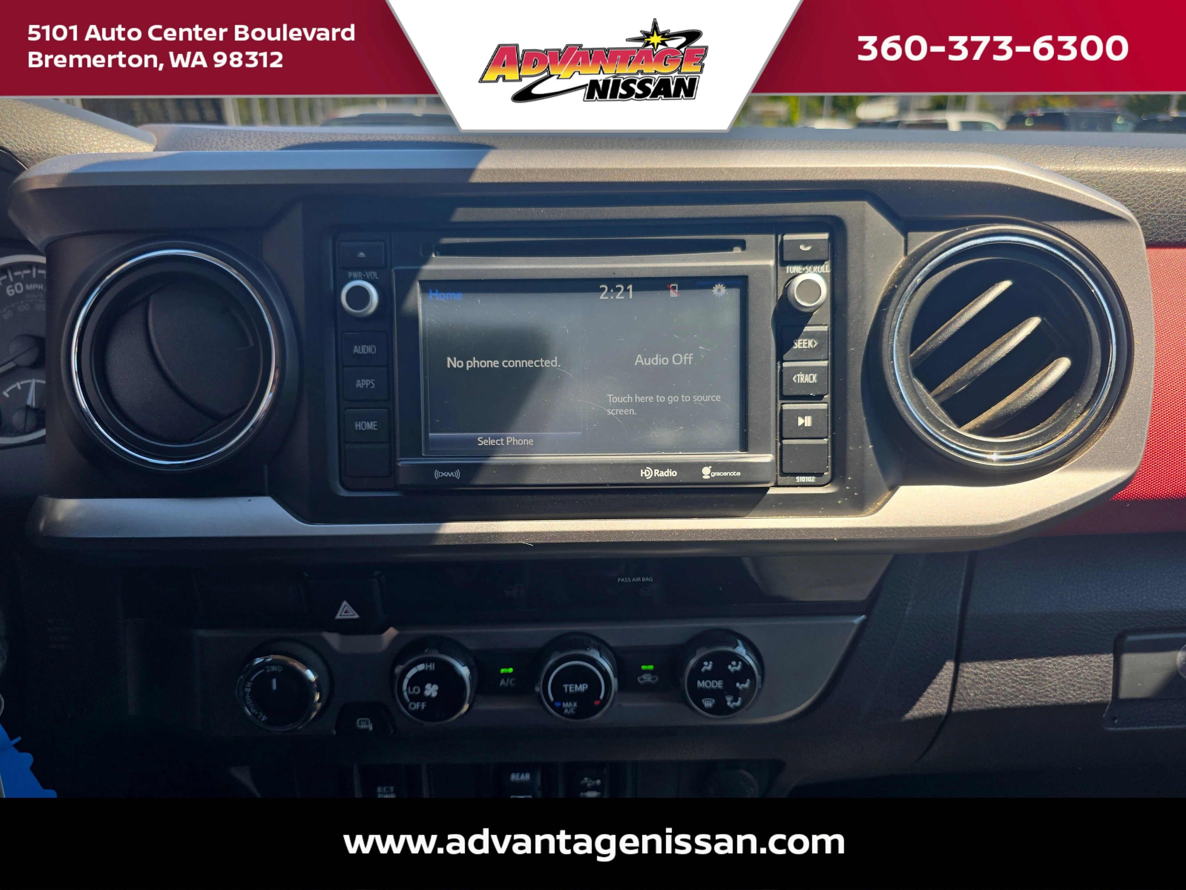 Used 2018 Midnight Black Metallic Toyota SR5 image 18