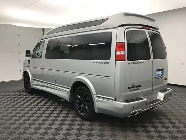 Used 2023 Silver GMC Explorer Limited SE image 12