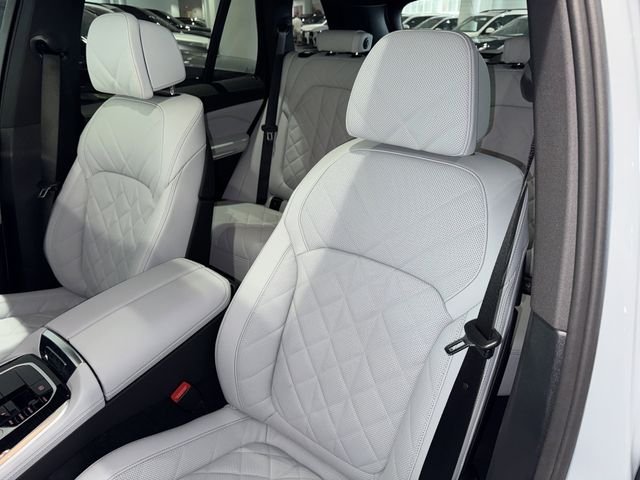 New 2026 Brooklyn Grey Metallic BMW sDrive40i image 21