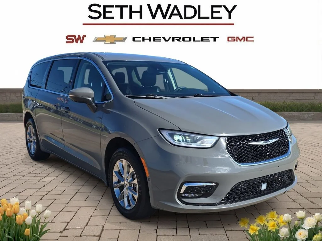 2023 Chrysler Pacifica Touring L AWD's photo