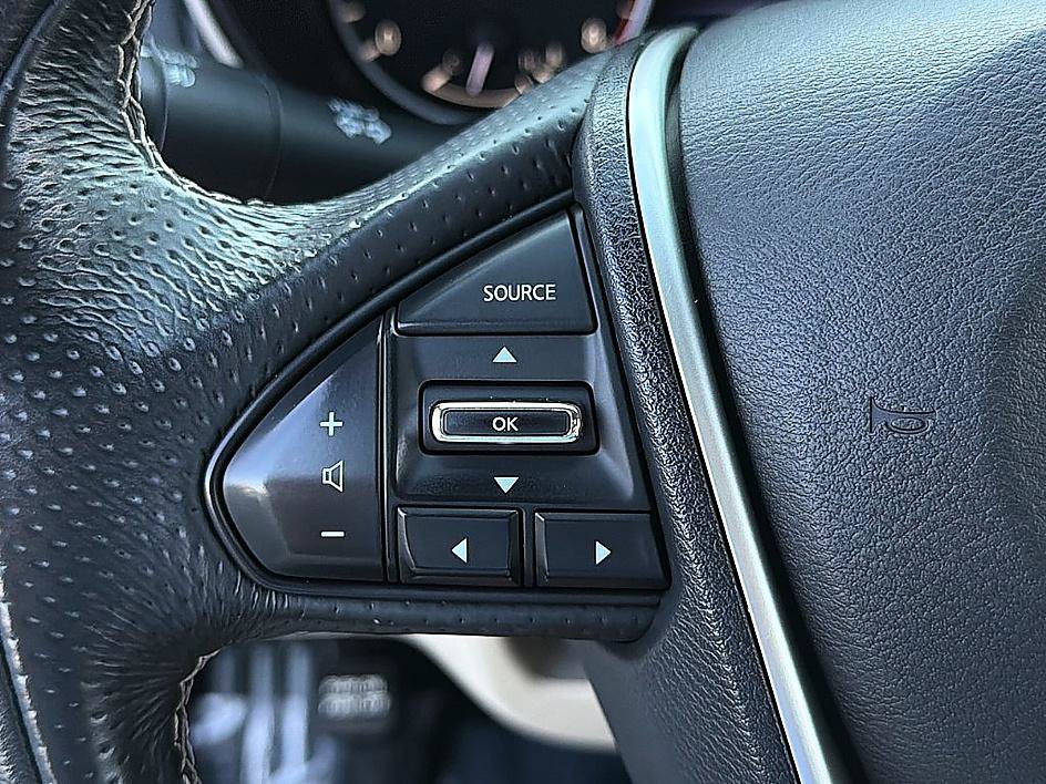 Used 2018 Pearl White Nissan SV image 15