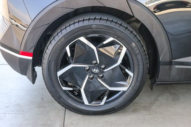 Certified Used 2024 Black Hyundai SE image 11