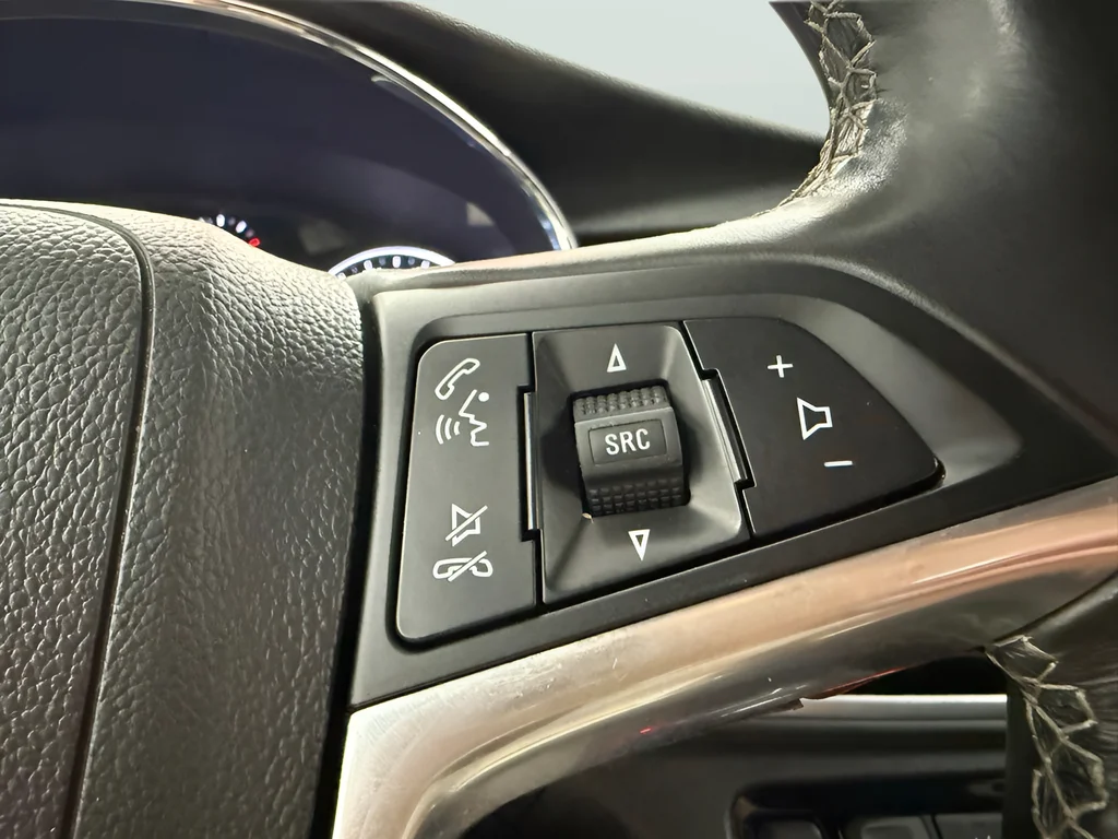 Used 2022 Summit White Buick Preferred image 25