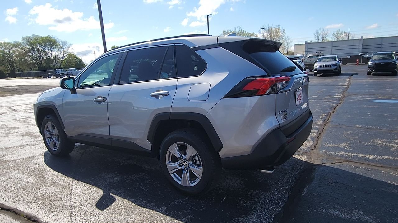 Used 2025 Silver Sky Metallic Toyota XLE image 6