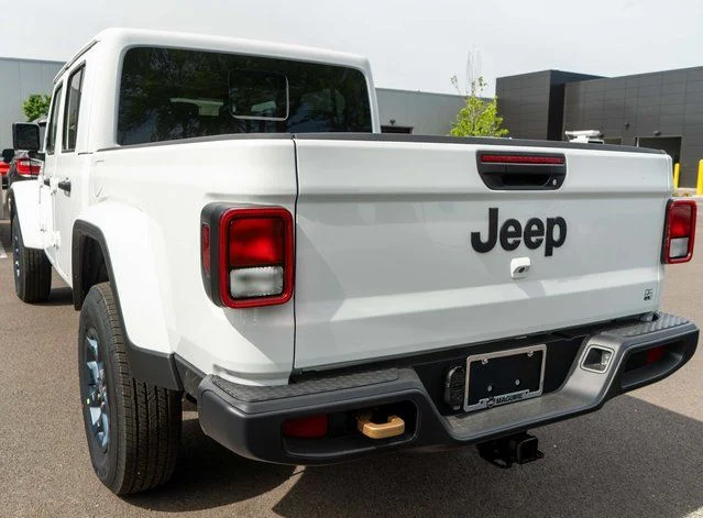 New 2026 White Jeep 85th Anniversary Edition image 7