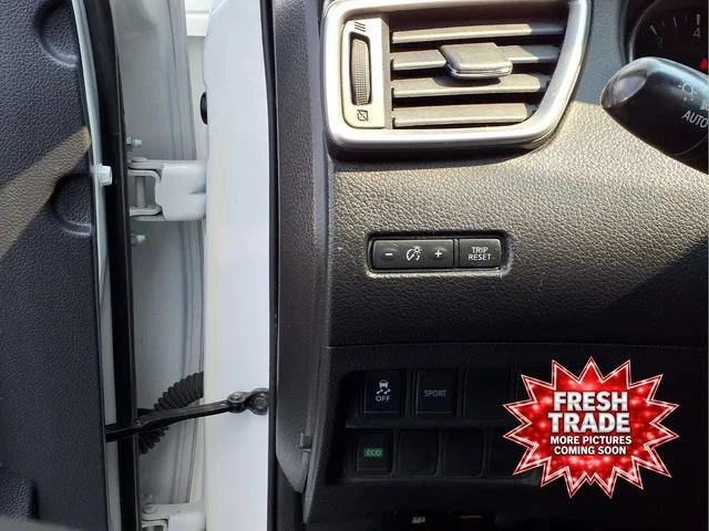 Used 2016  Nissan SV image 15