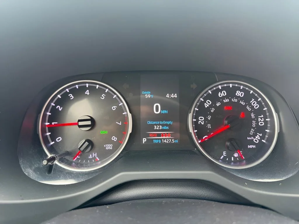 Used 2020  Toyota XLE image 25