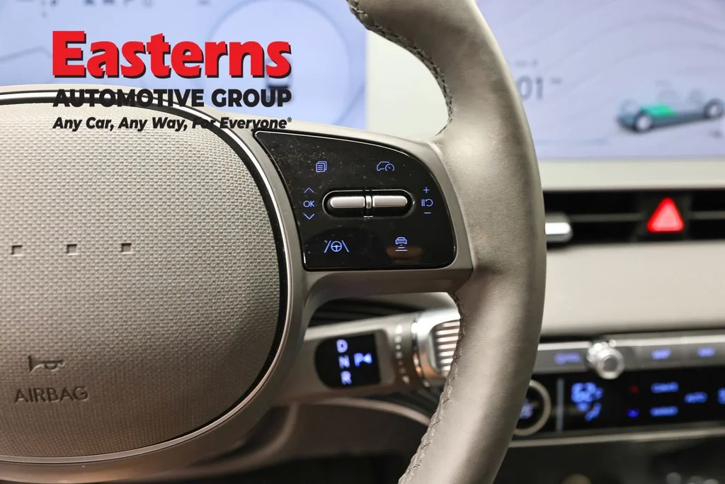 Used 2024 White Hyundai SEL image 15