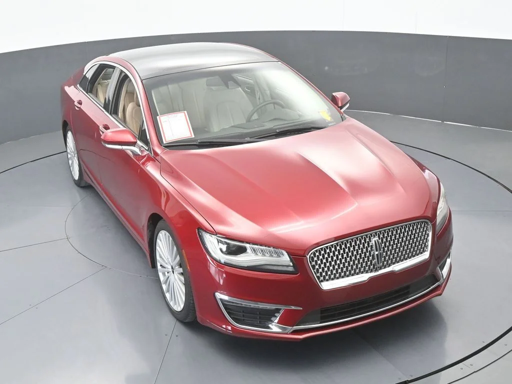 Used 2017 Ruby Red Metallic Lincoln Reserve image 61