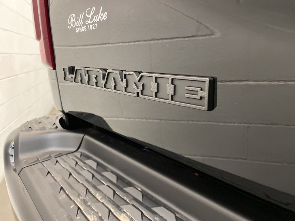 New 2026 Diamond Black Crystal Pearl-Coat Exterior Paint RAM Laramie image 6