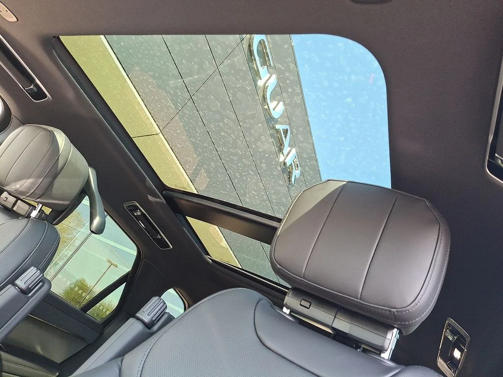 New 2026  Land Rover SE image 10