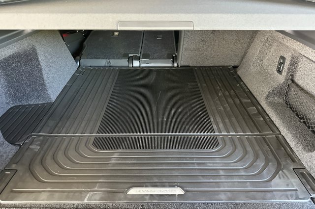 New 2026 Santorini Black Land Rover SE image 14