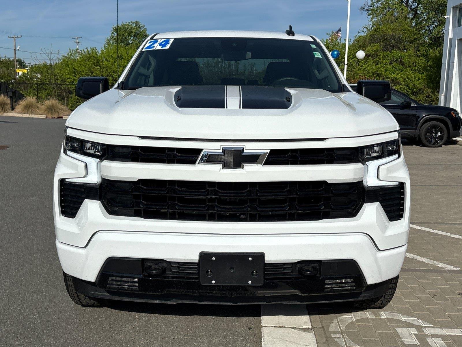 Used 2024 Summit White Chevrolet RST image 8