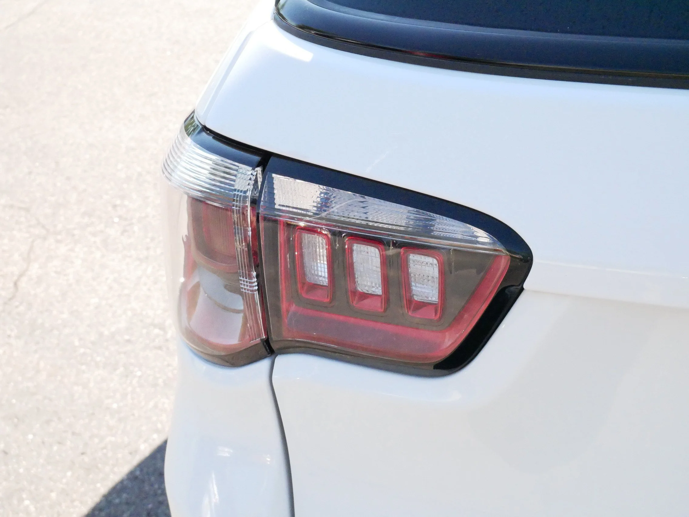 Used 2025 Bright White Clearcoat Jeep Trailhawk image 17