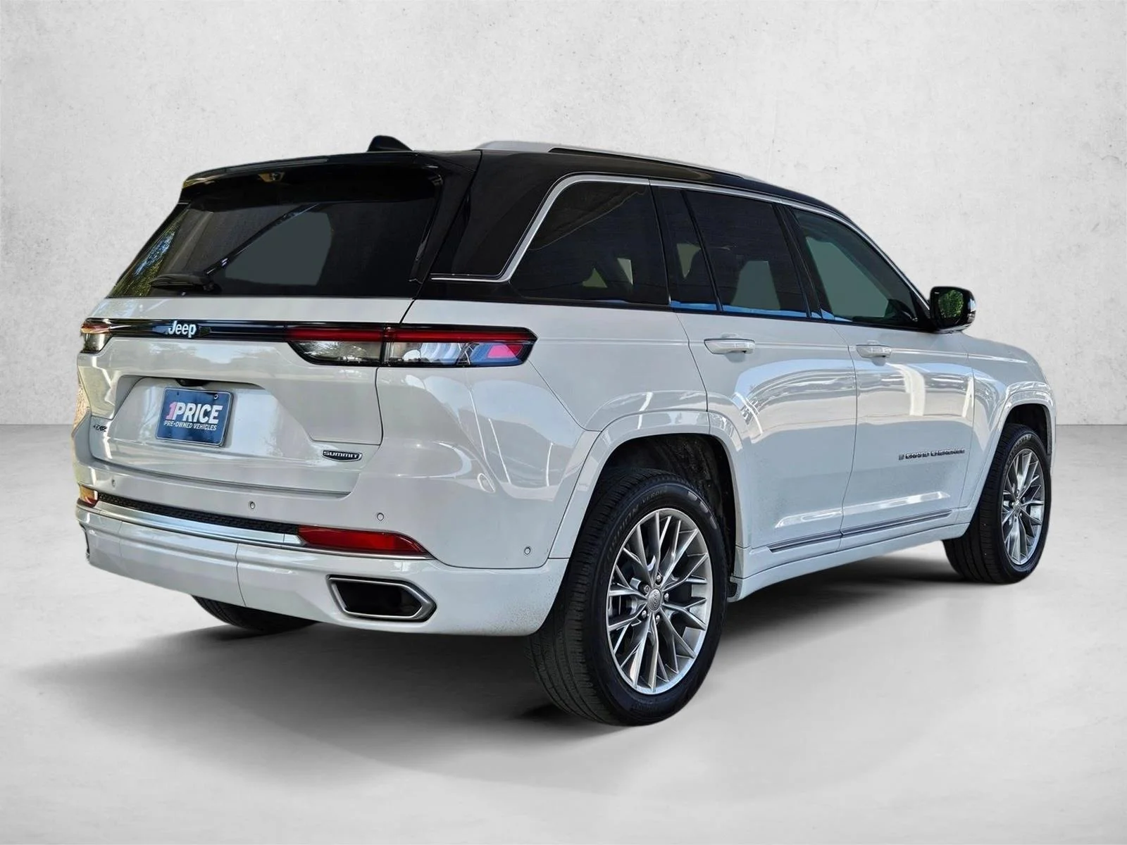 Used 2022 Bright White Clearcoat Jeep Summit image 5