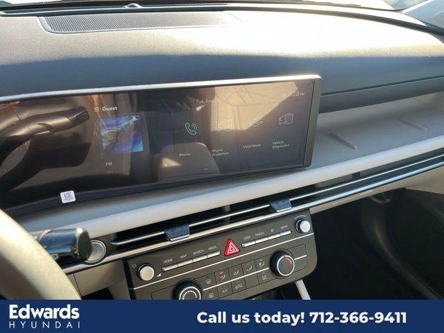 New 2025 White Hyundai SE AWD image 26