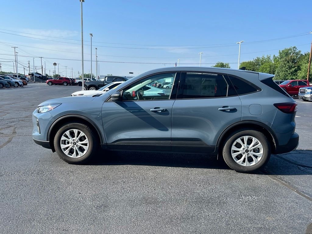 Used 2025 Vapor Blue Ford Active image 7