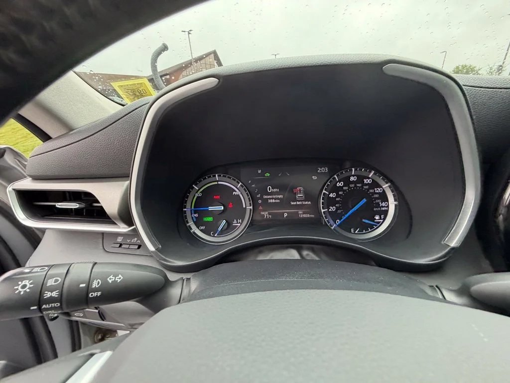 Used 2021 Silver Toyota XLE image 31
