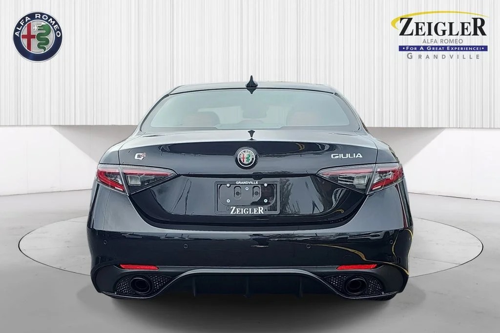 New 2026 Vulcano Black Metallic Exterior Paint Alfa Romeo Veloce image 6