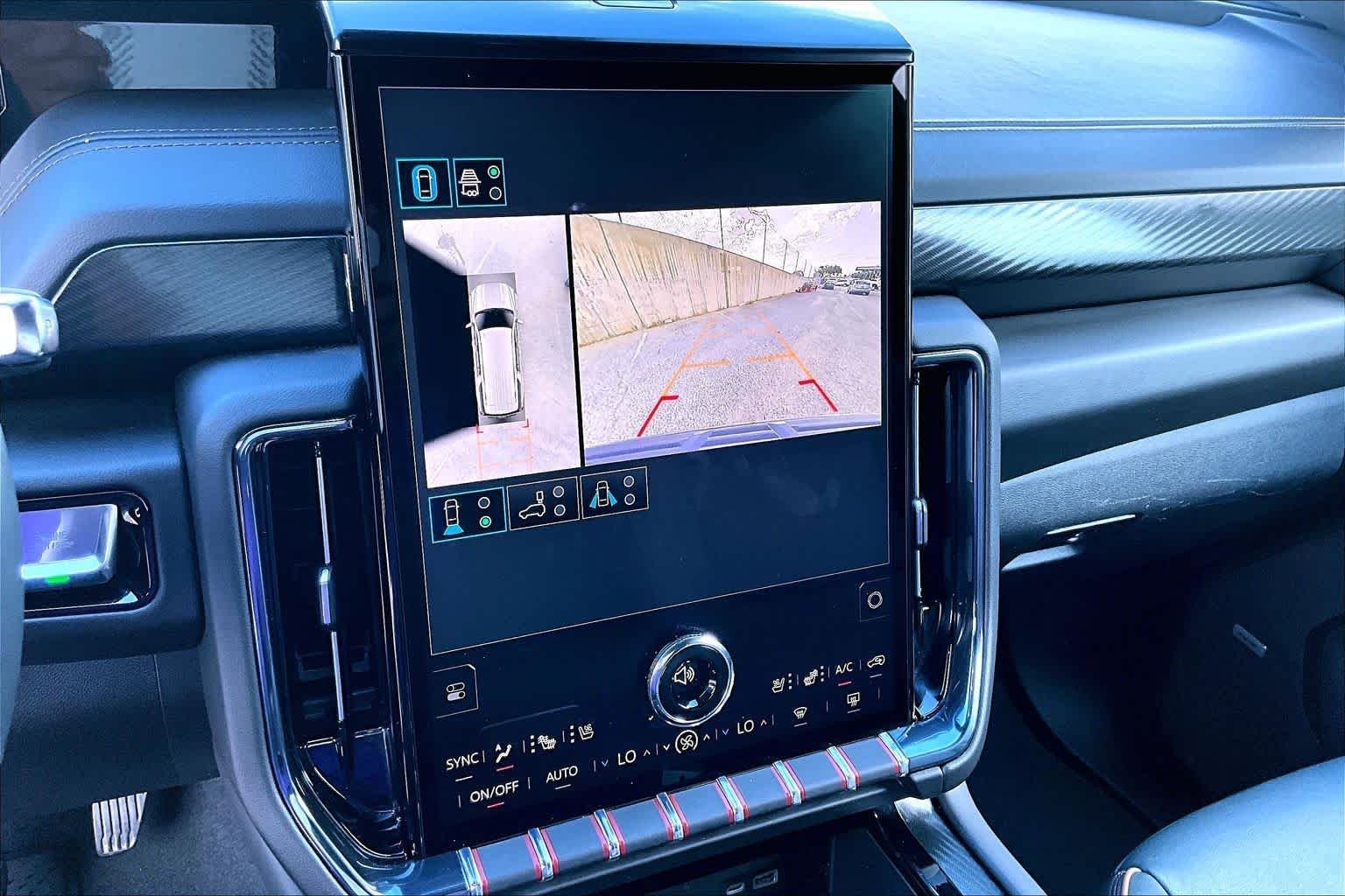 Used 2025 Midnight Pine GMC AT4 image 31