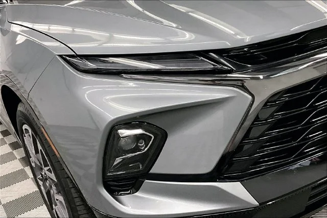 Used 2025 Sterling Gray Metallic Chevrolet RS image 34