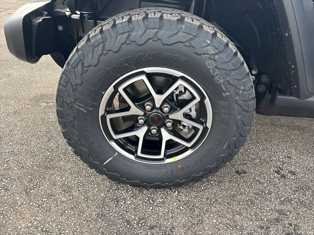 New 2026 Black Clear-Coat Exterior Paint Jeep Rubicon image 24