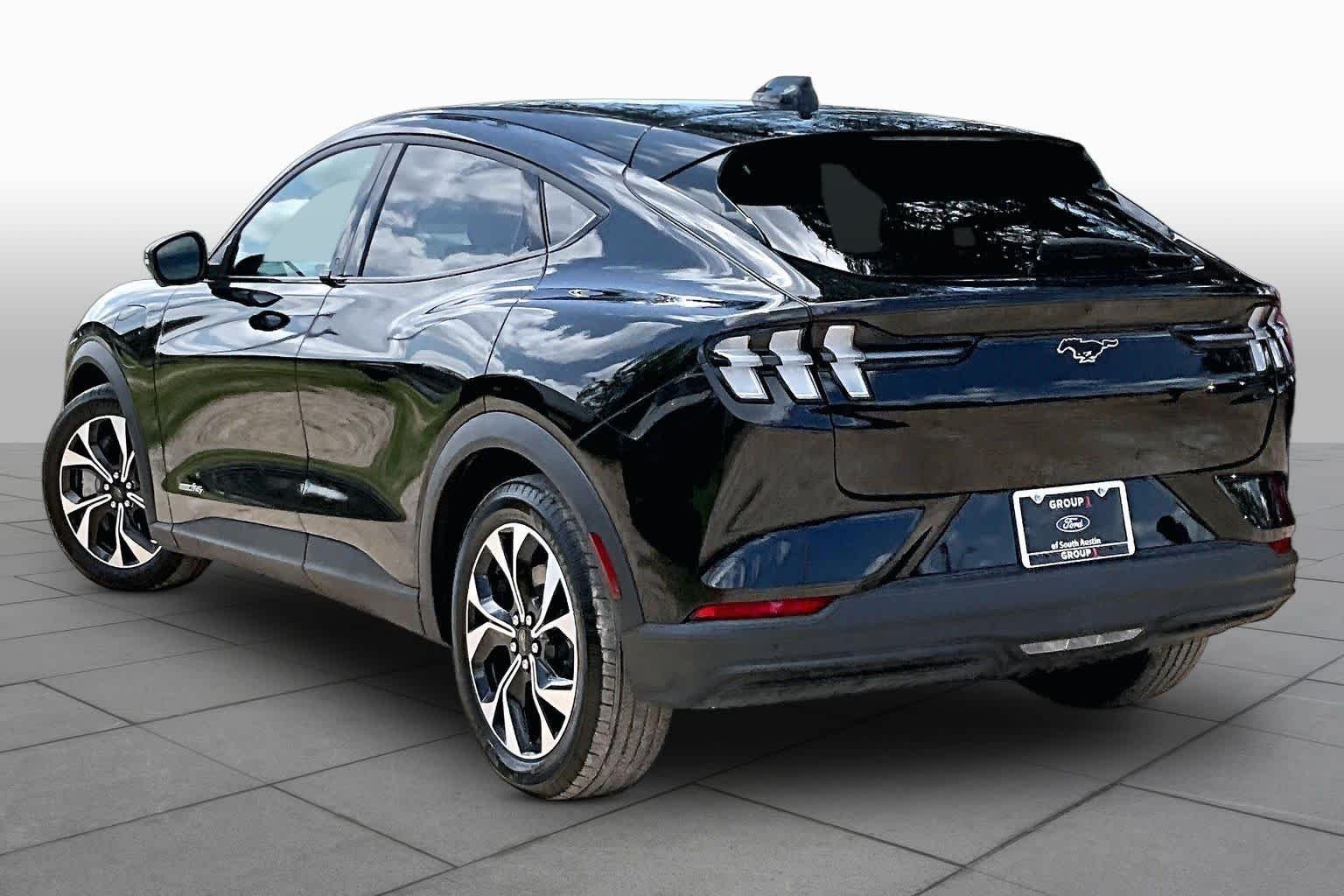 Used 2025 Shadow Black Ford Select image 11