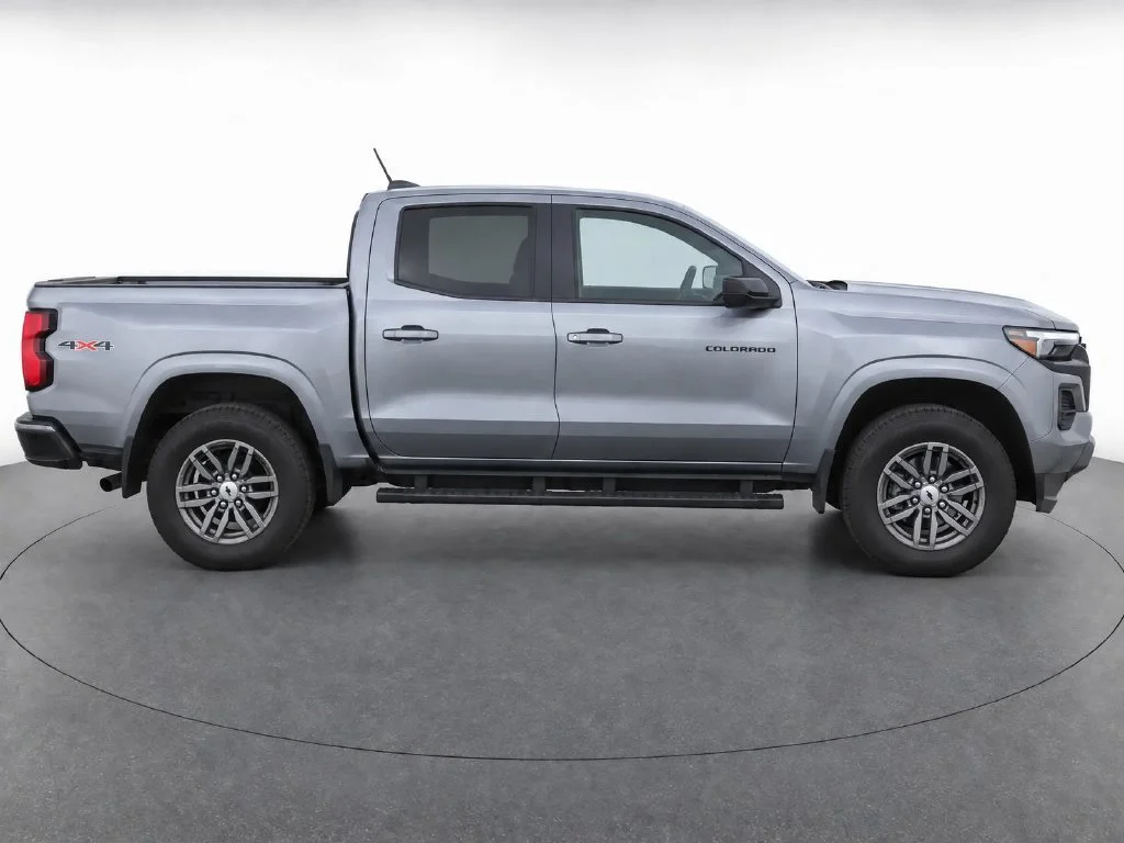 2024 Chevrolet Colorado LT - Photo 10