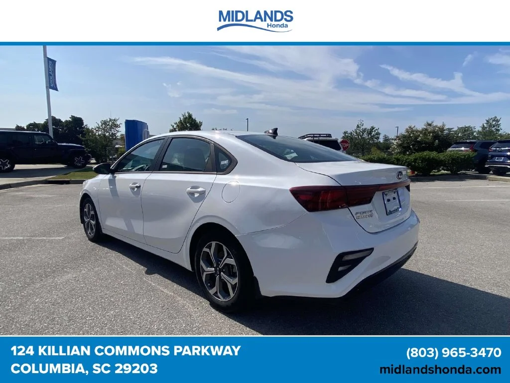 Used 2021 Snow White Pearl Kia LXS image 4