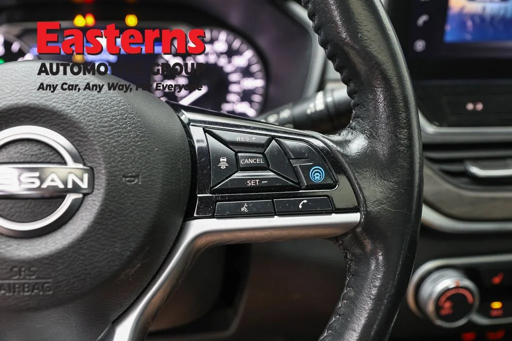 Used 2023 Silver Nissan 2.5 SV image 16