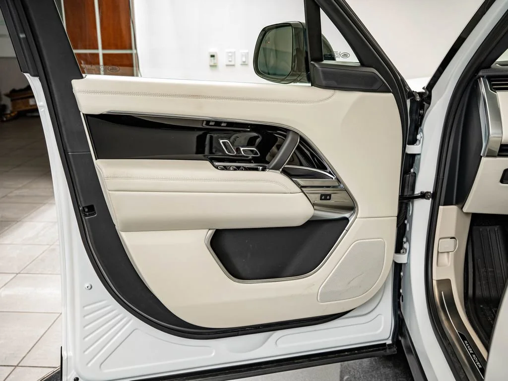 New 2026 Icy White Satin Land Rover SE image 18